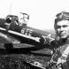 Дважды Герой Советского Союза В. А. Алексеенко на фоне своего штурмовика ИЛ-10