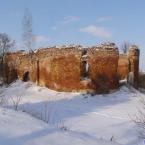 Поселок Междуречье. Руины овальной Евангелической кирхи 1733 года. Февраль 2011 года.