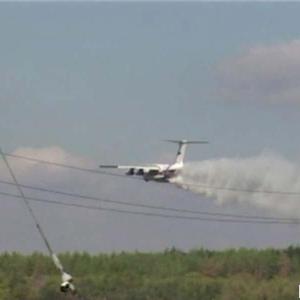 Окрестности хутора Каменный Буерак, самолет Ил-76 тушит пожар. 26 июля 2011