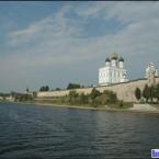 Псковский Кремль с Троицким собором со стороны реки Великая и Ольгинского моста.