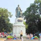 Памятник княгине Ольге, основательнице города Пскова.