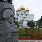 Ярославль, вид на Успенский собор от памятника воинам-героям. Сентябрь 2011 года