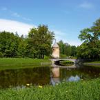 Павловский парк. Пиль-башня (В. Бренна, 1795 г.), стоящая на левом берегу реки. Фото И.Новиковой