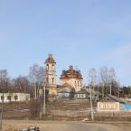 Село Яковцево, вид на храм Воскресения Христова. Фото Ольги Поликаркиной