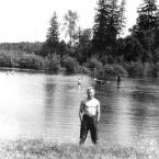 Снимок сделан примерно в 1962 году у озера в парке. Озеро было образовано запрудой ручья. Потом ливнями запруду смыло.