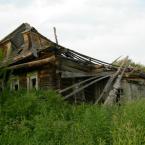 Разрушенный дом в Пуршихе, июль 2006 г.