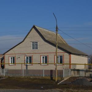 Один из домов в деревне Кромской мост