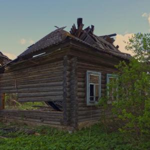 Заброшенный дом в деревне Дары. Май 2014 г. Фото: Анатолий Максимов.