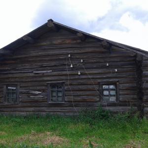 Этому дому в деревне Мартыновская 150 лет