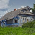 Заброшенный дом с мезонином в деревне Мелтучи. Июль 2013 г. Фото: Анатолий Максимов.