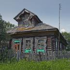 Деревня Мелтучи. Дом с мезонином. Июль 2013 г. Фото: Анатолий Максимов.