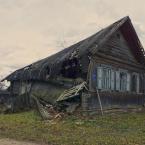 Село Залазино, старый разрушающийся дом. Октябрь 2013 г. Фото: Анатолий Максимов.