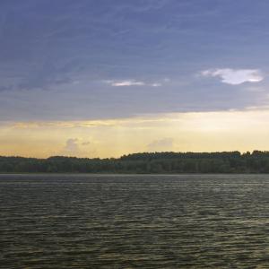 Река Волга в районе деревни Карачарово. Август 2014 г. Фото: Анатолий Максимов.