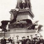 Памятник императору Александру III у Храма Христа Спасителя. 1912 г.