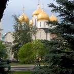 Вид на Успенский собор из Кремлевского сквера, август 2012 г. Фото: А. Востриков.
