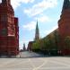 Никольская башня Кремля, вид с Манежной площади. Слева - Исторический музей, справа – Арсенальная башня. Апрель 2014 г. Фото: А. Востриков.