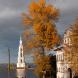 Вид на колокольню с улицы города Калязина