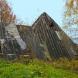 Пирамида, накрытая деревянным саркофагом для предотвращения разрушения. Октябрь 2016 г. Фото: Анатолий Максимов.