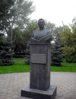Памятник А. И. Родимцеву в Оренбурге