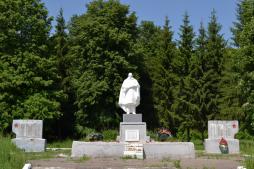 Братская могила советских воинов в деревне Черкасская