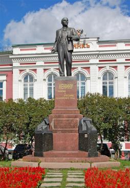 Памятник Ленину на Соборной площади. Август 2015 г. Фото: А. Востриков.