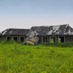 Заброшенные дома в Сергиевском (Тверская область). Июль 2018 г. Фото: Анатолий Максимов.