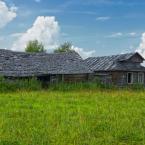Заброшенные дома в деревне Сергиевское. Июль 2018 г. Фото: Анатолий Максимов.