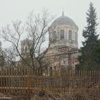 Вид на храм и кладбище. Март 2014 г. Фото: Анатолий Максимов.