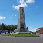 Монумент в честь 850-летия Владимира в центре Соборной площади. Август 2015 г. Фото: А. Востриков.