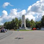 Вид на на Соборную площадь и памятник в честь 850-летия Владимира. Август 2015 г. Фото: А. Востриков.