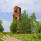 Колокольня, оставшаяся от Никольской церкви в селе Медведиха. Июль 2010 г. Фото: Анатолий Максимов.