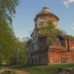 Покровский храм в деревне Ладьино. Май 2014 г. Фото: Анатолий Максимов.