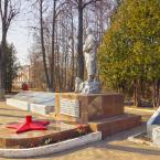 Братская могила и памятник советскому воину (Волынское кладбище, г. Тверь). Апрель 2015 г. Фото: Анатолий Максимов.