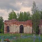 Воскресенская  церковь и кладбище в деревне Лядины. Май 2014 г. Фото: Анатолий Максимов.