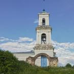 Колокольня и ворота Покровской церкви. Июнь 2014 г. Фото: Анатолий Максимов.