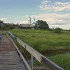 Село Поведь и Покровская церковь, вид с моста через реку Поведь. Июнь 2014 г. Фото: А. Максимов.