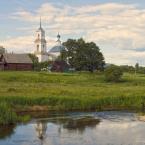 Покровская церковь, вид с реки Поведь. Июнь 2014 г. Фото: Анатолий Максимов.
