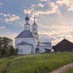 Покровскую церковь (село Поведь, Тверская область). Июнь 2014 г. Фото: Анатолий Максимов.