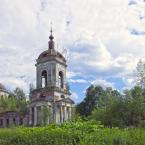 Успенская церковь, справа башня ограды. Июнь 2014 г. Фото: Анатолий Максимов.