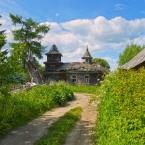 Село Медведиха, вид на Успенскую часовню. Июнь 2016 г. Фото: Анатолий Максимов.