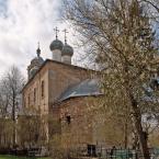 Вид на Васильевскую церковь со стороны алтарной апсиды. Май 2011 г. Фото: Анатолий Максимов.
