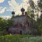 Вид на Покровскую церковь со стороны апсиды. Июнь 2014 г. Фото: Анатолий Максимов.