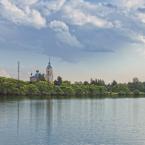 Вид на церковь с озера Ильинского. Июнь 2014 г. Фото: Анатолий Максимов.