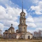 Вид на церковь со стороны колокольни. Апрель 2012 г. Фото: Анатолий Максимов.